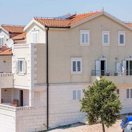 Apartments And Rooms With Parking Space Rogoznica - 10339 Экстерьер фото