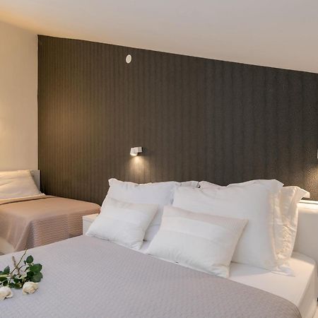 Apartments And Rooms With Parking Space Rogoznica - 10339 Номер фото