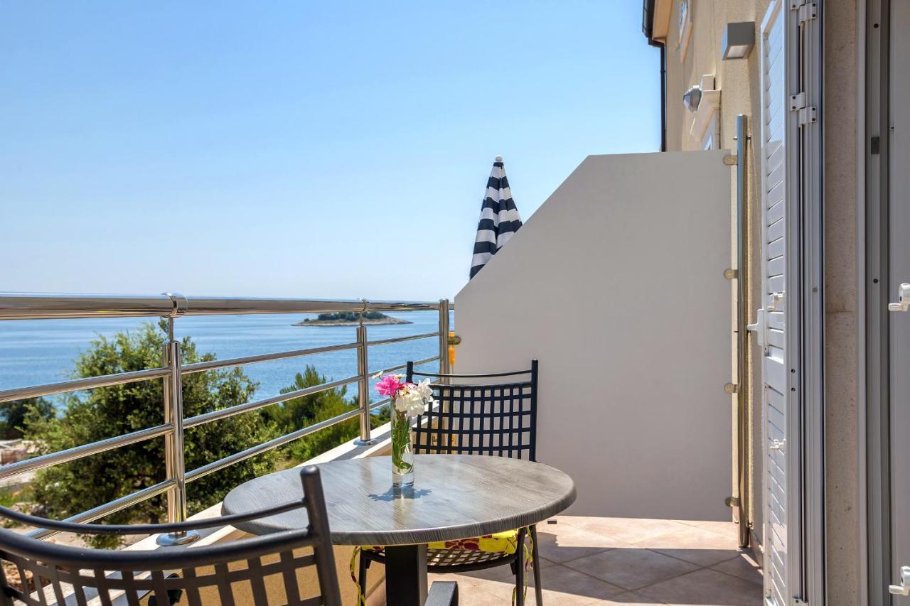 Apartments And Rooms With Parking Space Rogoznica - 10339 Экстерьер фото