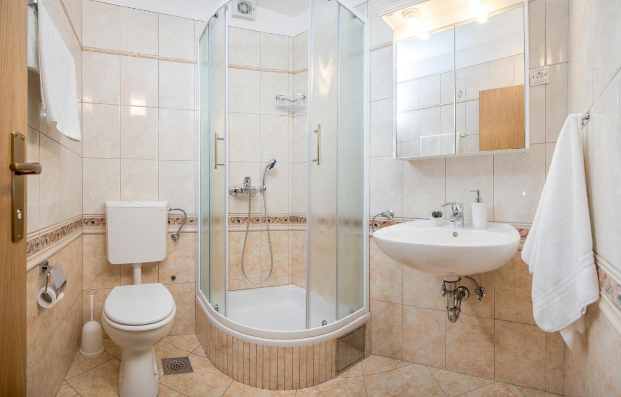 Apartments And Rooms With Parking Space Rogoznica - 10339 Экстерьер фото