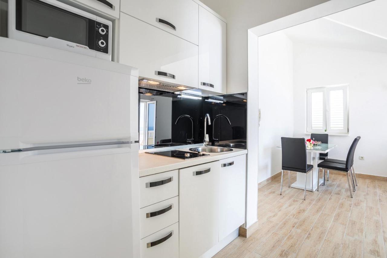 Apartments And Rooms With Parking Space Rogoznica - 10339 Экстерьер фото