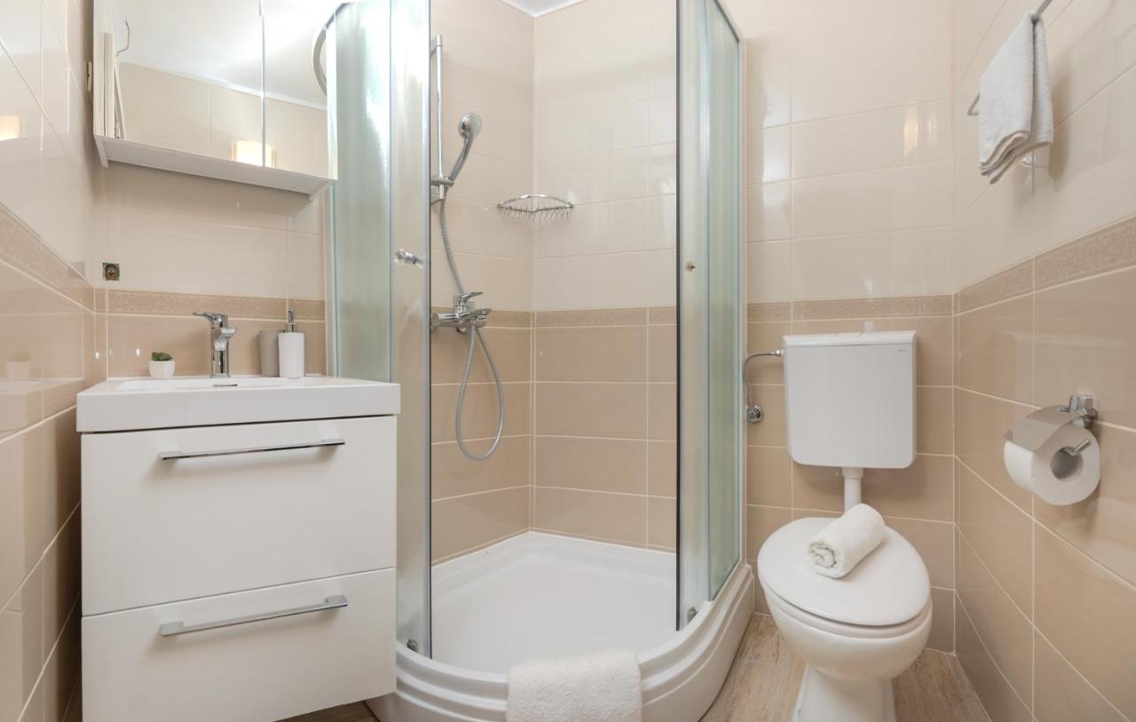 Apartments And Rooms With Parking Space Rogoznica - 10339 Экстерьер фото