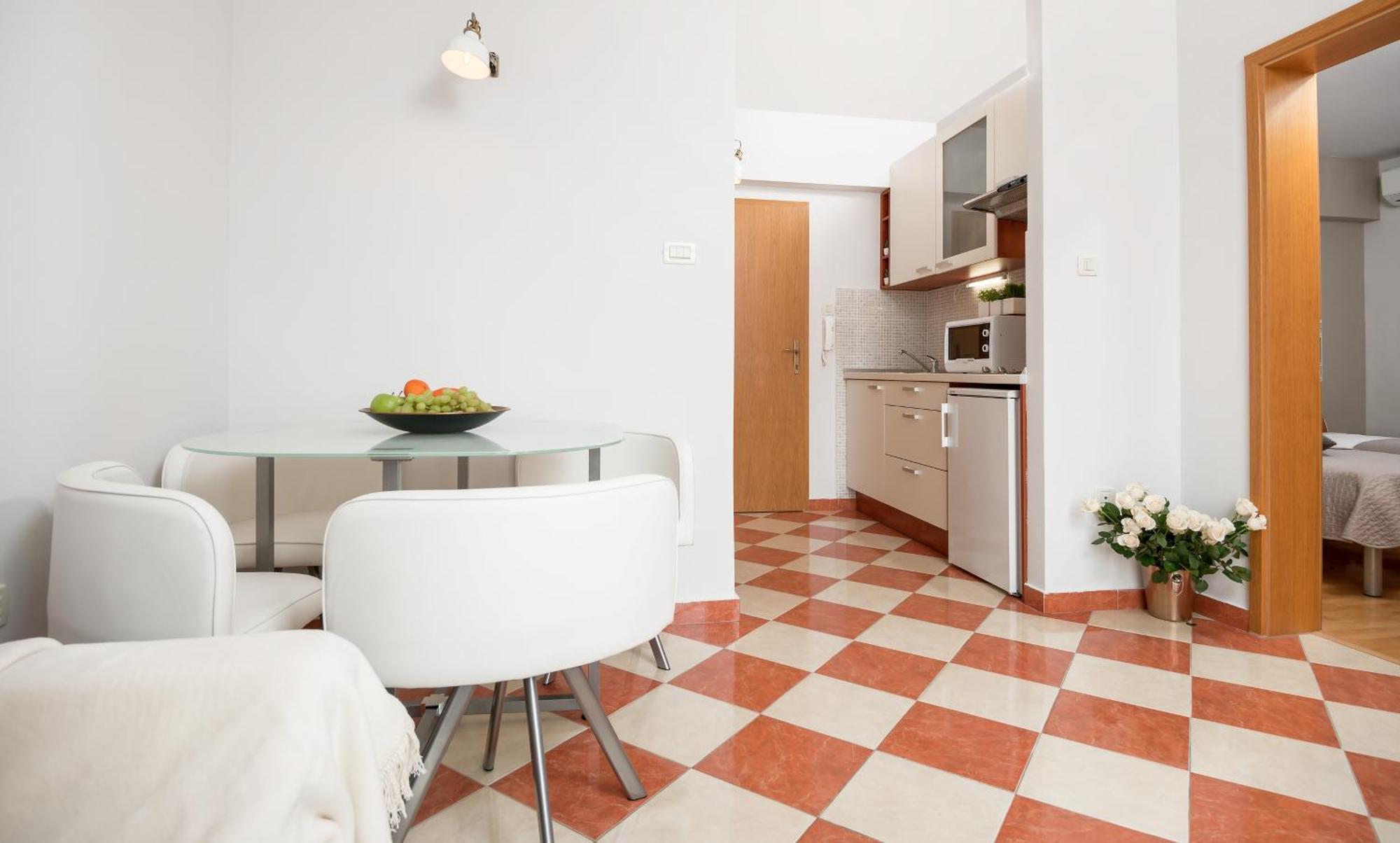 Apartments And Rooms With Parking Space Rogoznica - 10339 Номер фото