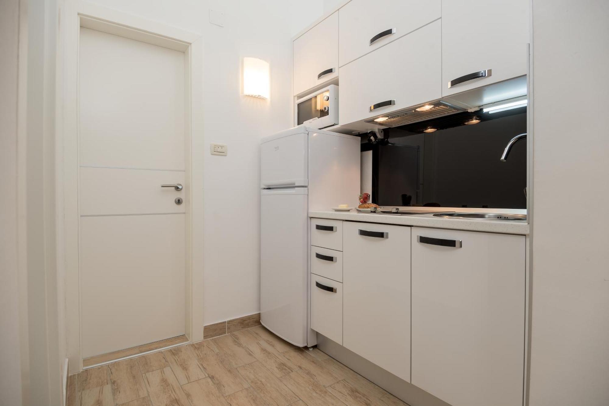 Apartments And Rooms With Parking Space Rogoznica - 10339 Номер фото